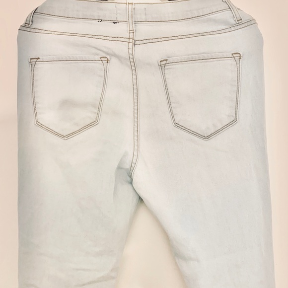Fashion nova, stretchy ripped jeans. - Picture 4 of 5